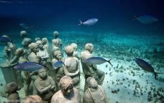 震惊!海底发现神秘人